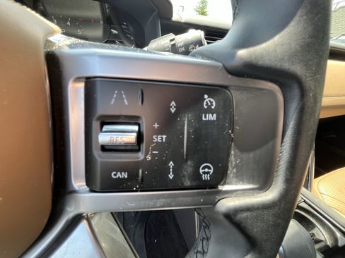 Certified 2023 Land Rover Discovery Metropolitan Edition AWD/4WD image 20