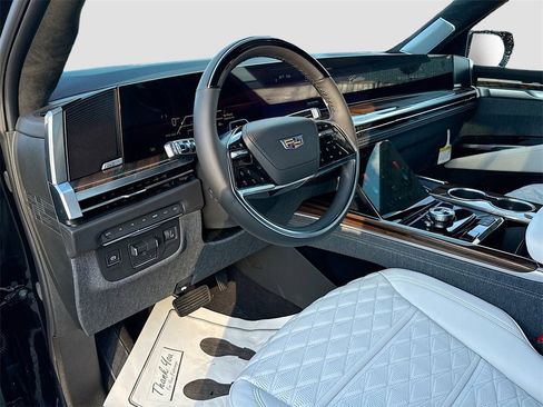 New 2026 Cadillac Escalade Platinum Sport w/ LPO, ONYX Package image 16