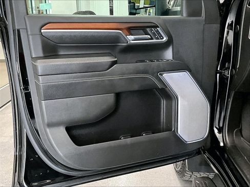 Used 2024 GMC Sierra 3500 Denali AWD/4WD image 9