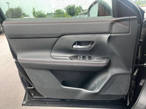 Certified 2026 Nissan Kicks SR FWD image 10