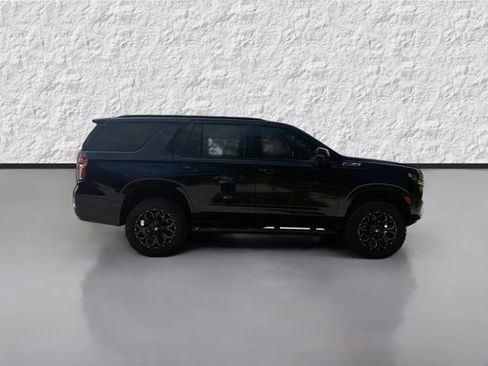 Used 2022 Chevrolet Tahoe Z71 w/ Luxury Package AWD/4WD image 2