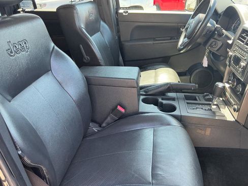 Used 2012 Jeep Liberty Sport AWD/4WD image 10