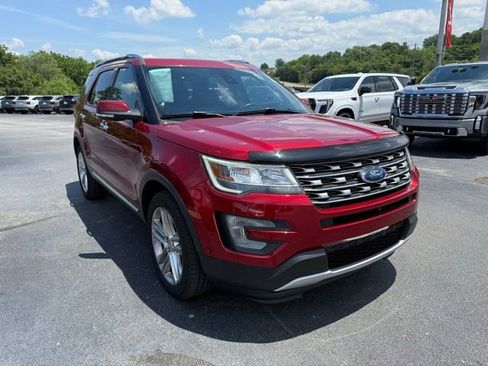 Used 2017 Ford Explorer Limited w/ Equipment Group 301A AWD/4WD image 3