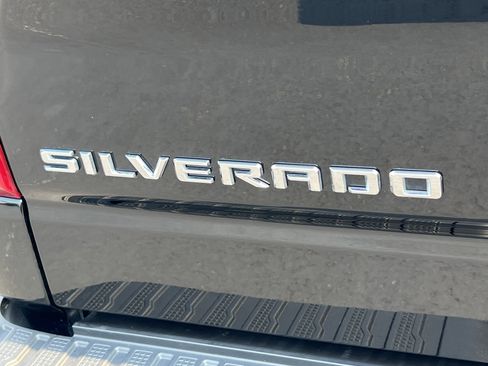 Used 2023 Chevrolet Silverado 1500 RST w/ Z71 Off-Road Package AWD/4WD image 9