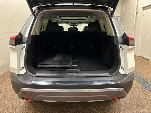 Used 2023 Nissan Rogue SL AWD/4WD image 11