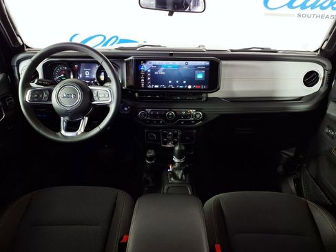 Used 2024 Jeep Wrangler Unlimited Sahara AWD/4WD image 14