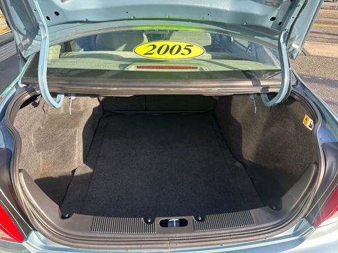 Used 2005 Ford Taurus SE image 11