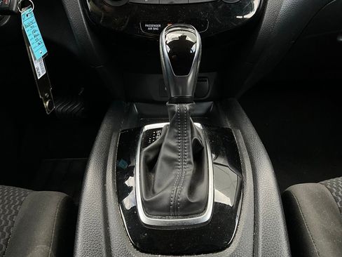 Used 2022 Nissan Rogue Sport S image 21