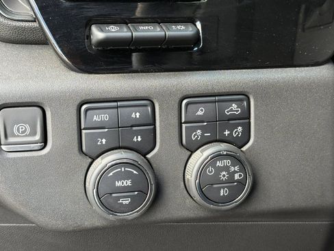 Used 2023 Chevrolet Silverado 1500 ZR2 w/ Technology Package image 38