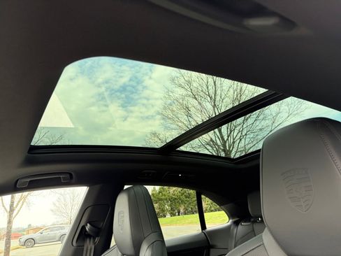 New 2026 Porsche Macan Electric RWD image 19