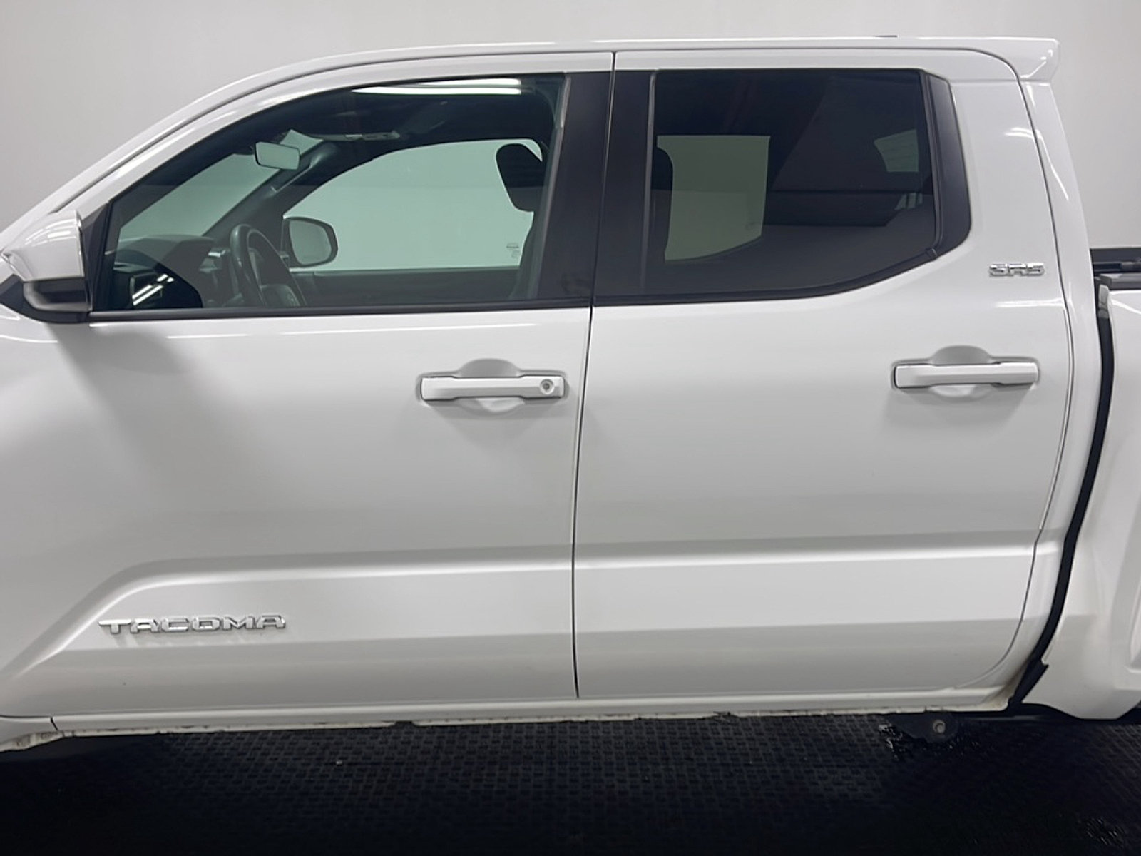 Used 2025 Toyota Tacoma SR5 AWD/4WD image 14