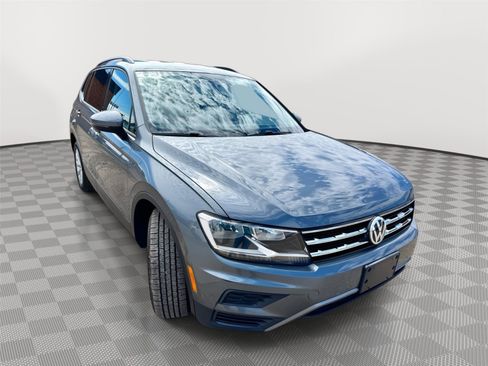 Used 2018 Volkswagen Tiguan S image 9