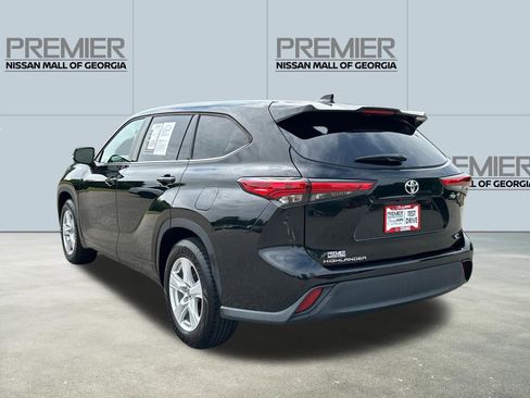 Used 2021 Toyota Highlander L FWD image 6