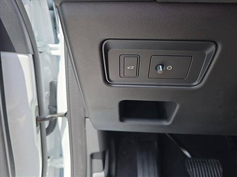 New 2025 Land Rover Discovery S AWD/4WD image 29