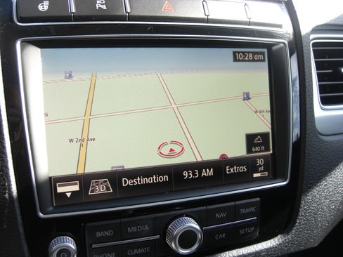 Used 2016 Volkswagen Touareg Executive image 25