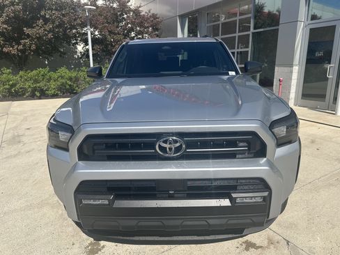 New 2026 Toyota 4Runner SR5 AWD/4WD image 5