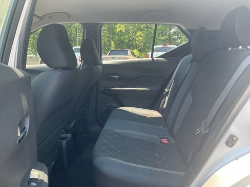 Used 2019 Nissan Kicks SV FWD image 14