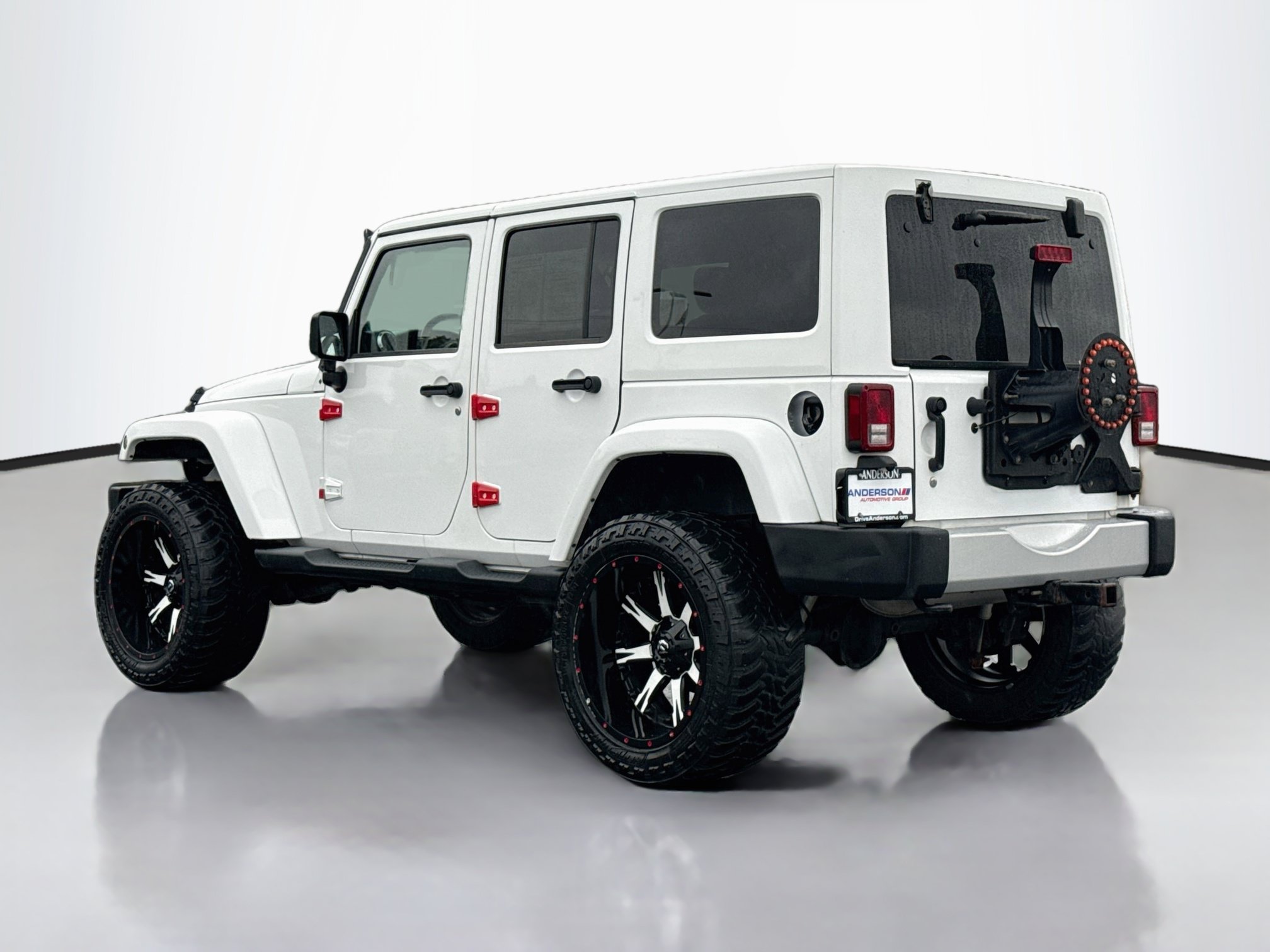 Used 2012 Jeep Wrangler Unlimited Sahara w/ Connectivity Group AWD/4WD image 5