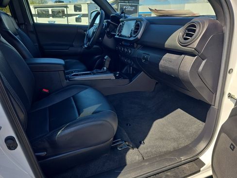 Certified 2022 Toyota Tacoma TRD Off-Road w/ TRD Premium Off Road Package AWD/4WD image 16