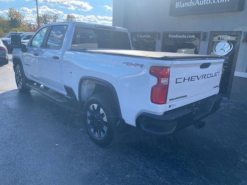 Used 2020 Chevrolet Silverado 2500 Custom w/ Custom Value Package image 3