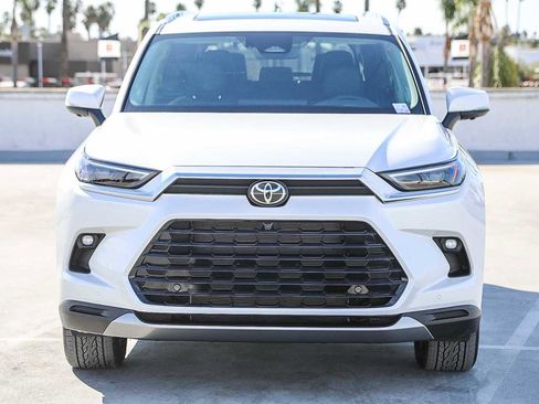 Used 2025 Toyota Grand Highlander Limited image 3