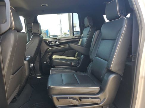 Used 2023 GMC Yukon XL SLT AWD/4WD image 14