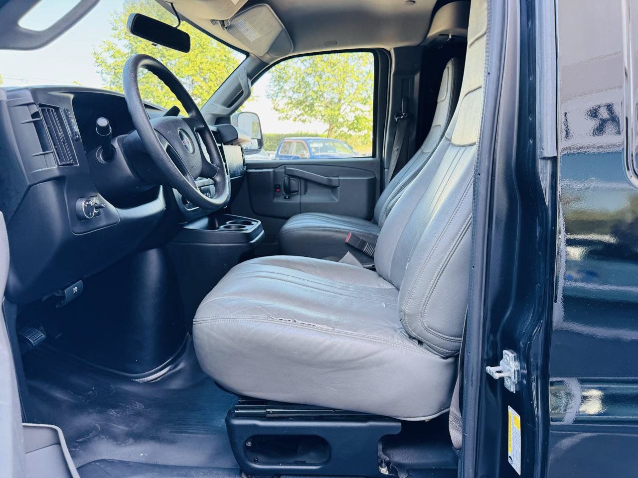 Used 2020 GMC Savana 2500 RWD image 14