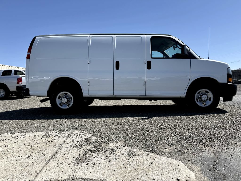 Used 2018 Chevrolet Express 2500 w/ Driver Convenience Package RWD image 5