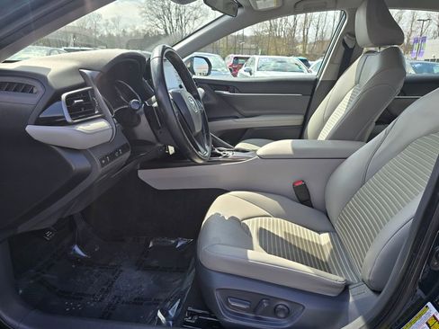 Used 2021 Toyota Camry SE image 16