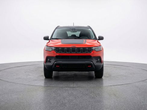 Used 2025 Jeep Compass Trailhawk AWD/4WD image 2