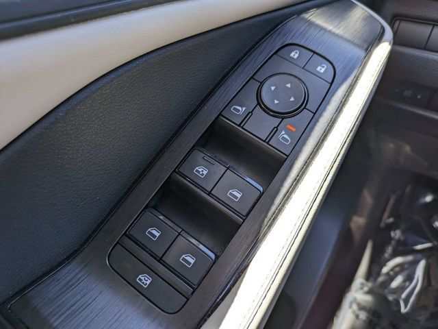 Used 2025 Nissan Rogue SV AWD/4WD image 21
