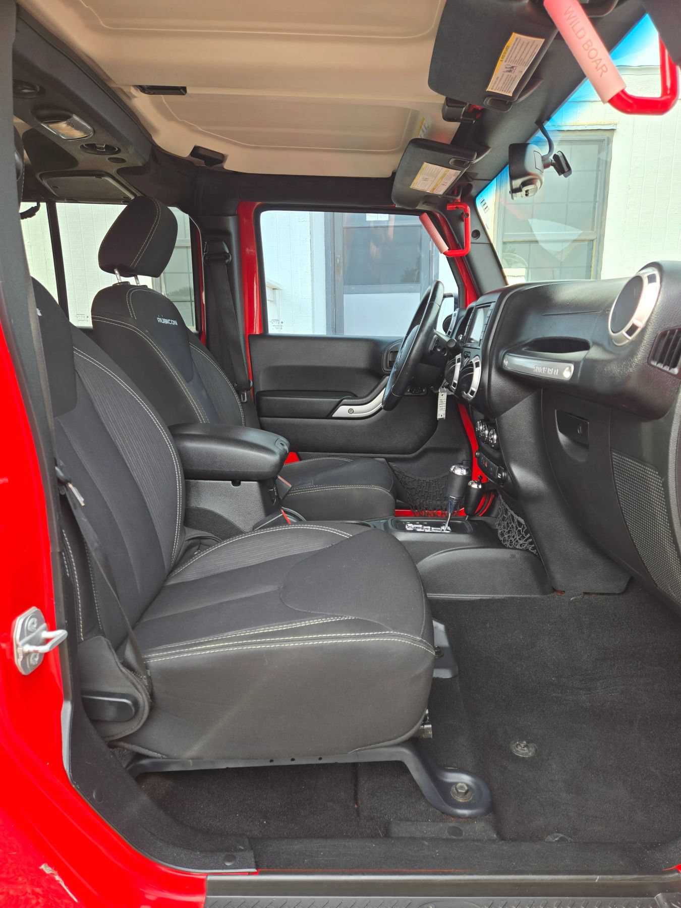 Used 2015 Jeep Wrangler Unlimited Rubicon w/ Connectivity Group AWD/4WD image 11