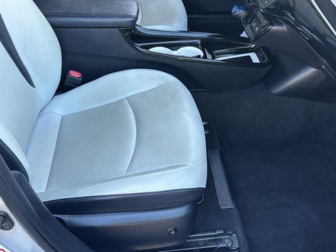 Used 2016 Toyota Prius Three Touring image 10