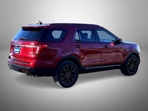 Used 2018 Ford Explorer XLT w/ Equipment Group 202A image 5
