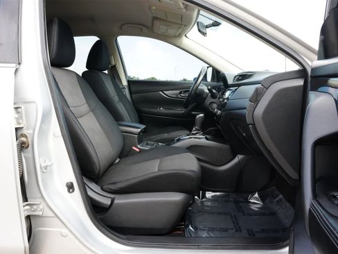 Used 2017 Nissan Rogue SV image 22