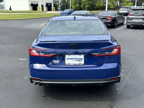 Used 2025 Toyota Camry SE w/ Convenience Package FWD image 9
