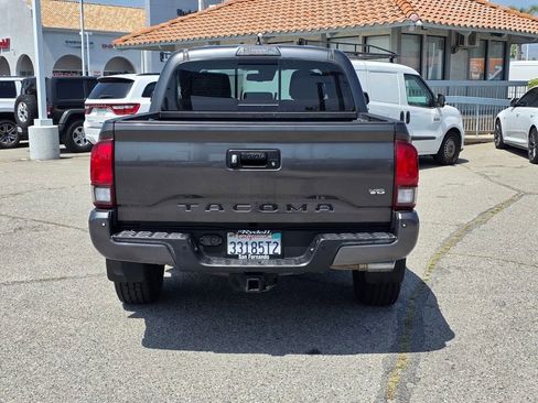 Used 2019 Toyota Tacoma TRD Off-Road w/ Technology Package AWD/4WD image 7