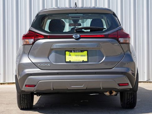 Used 2021 Nissan Kicks S image 10