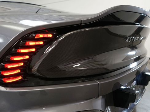 Used 2025 Aston Martin Vanquish image 10