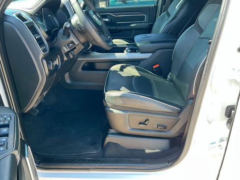 Used 2025 RAM 3500 Laramie AWD/4WD image 17
