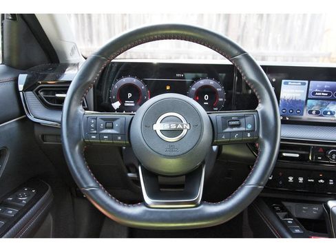 Used 2025 Nissan Kicks SR w/ SR Premium Package AWD/4WD image 16