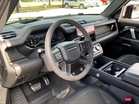 Used 2023 Land Rover Defender 90 V8 image 16