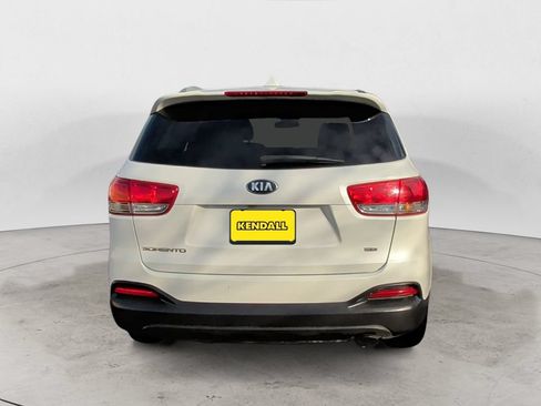 Used 2018 Kia Sorento FWD image 6