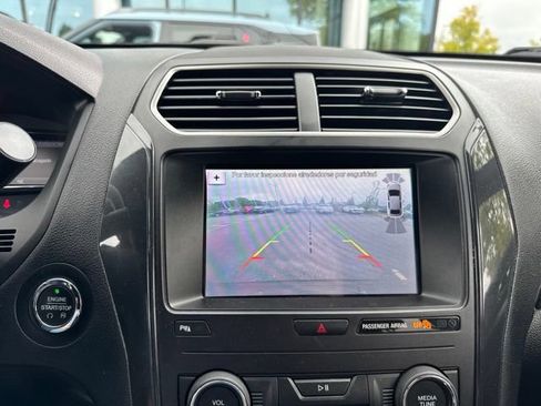 Used 2019 Ford Explorer XLT w/ Equipment Group 202A FWD image 12