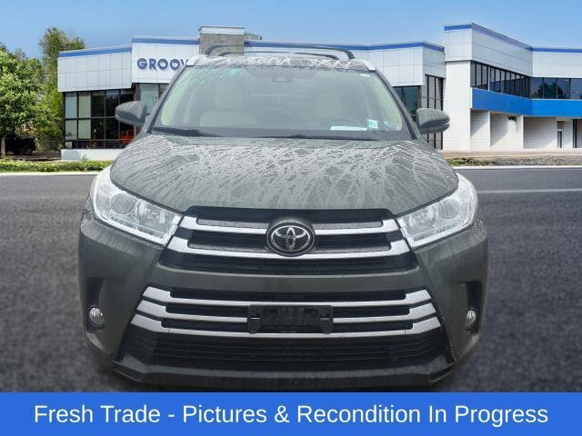 Used 2017 Toyota Highlander XLE AWD/4WD image 8