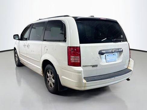Used 2008 Chrysler Town & Country Touring FWD image 8