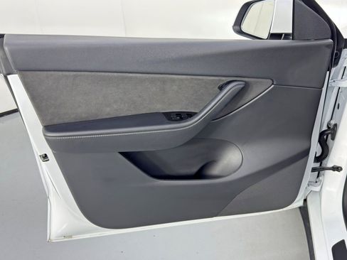 Used 2021 Tesla Model Y 2WD image 43