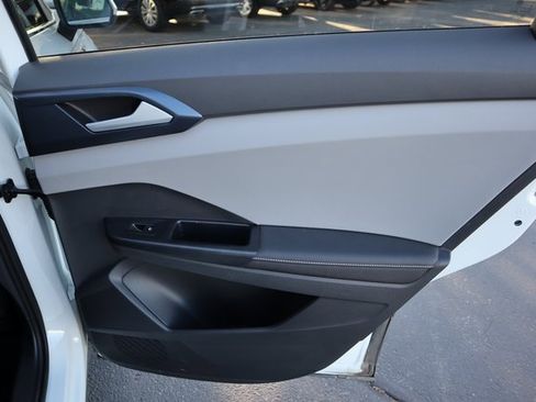 Used 2024 Volkswagen Taos SE image 20