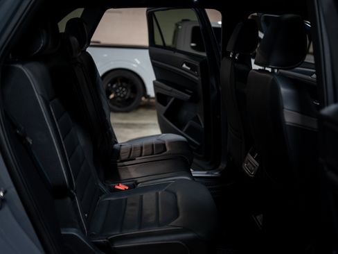 Used 2020 Volkswagen Atlas Cross Sport SEL Premium image 8