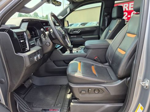 Used 2024 GMC Sierra 1500 AT4 w/ Technology Package AWD/4WD image 12